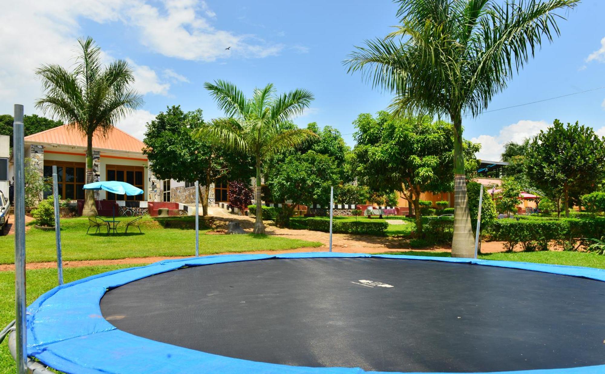 Zion Camp Bed and Breakfast Entebbe Buitenkant foto